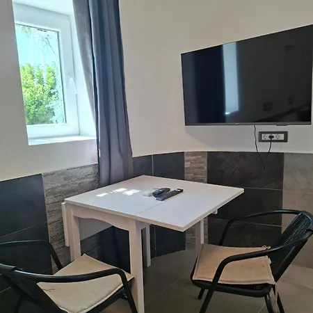 Mila Apartmaji 波尔托罗