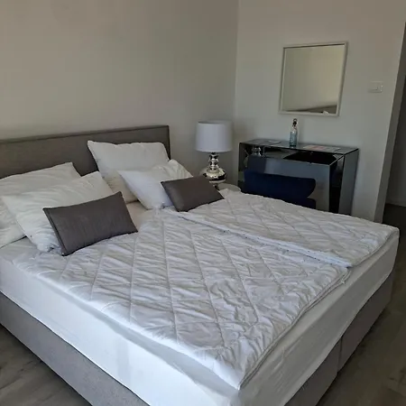 Mila Apartmaji 波尔托罗