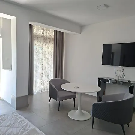 Mila Apartmaji * 波尔托罗